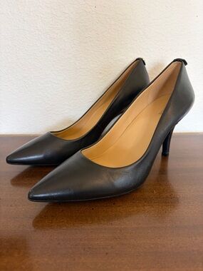 Michael Michael Kors Classic Black Pointed-Toe Leather Pumps 9.5